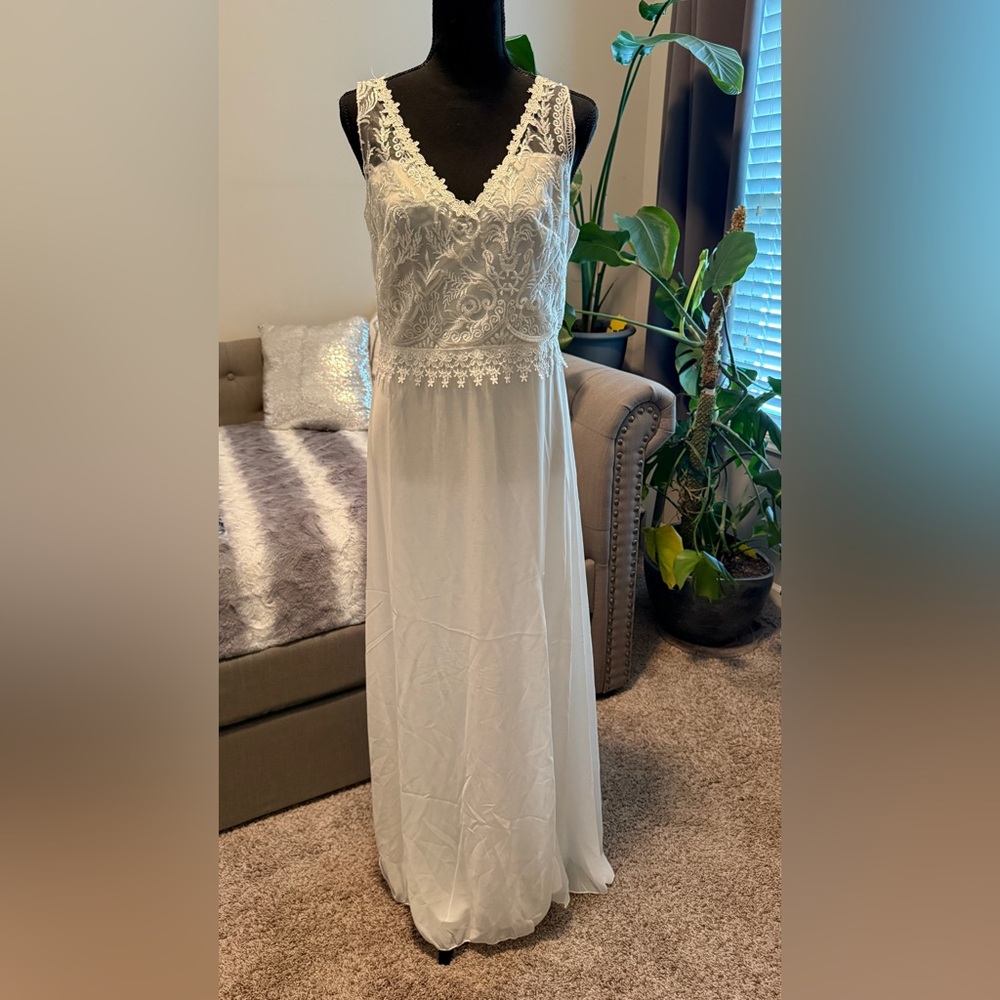NWOT Elegant White Lace Bodice Maxi Dress